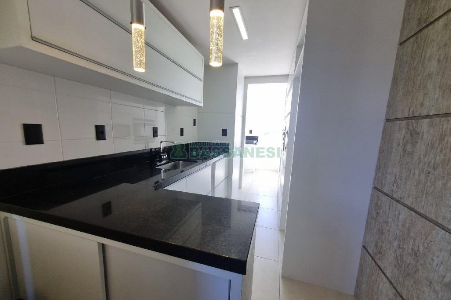 Apto Mobiliado com 84m², 2 dormitórios, 2 vagas, no bairro Panazzolo em Caxias do Sul para Alugar