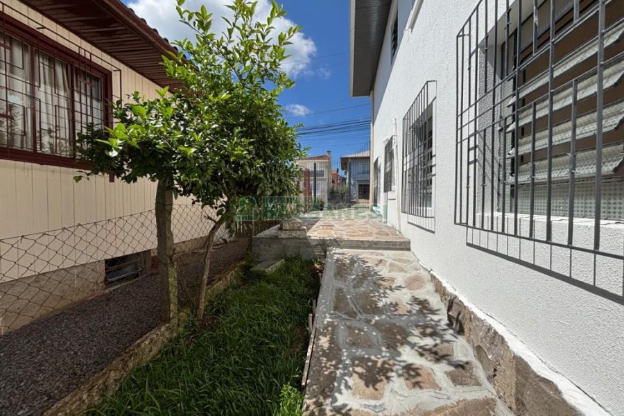 Casa com 52m², 2 dormitórios, no bairro Cruzeiro em Caxias do Sul para Alugar