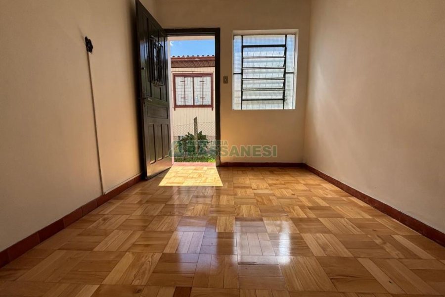 Casa com 52m², 2 dormitórios, no bairro Cruzeiro em Caxias do Sul para Alugar