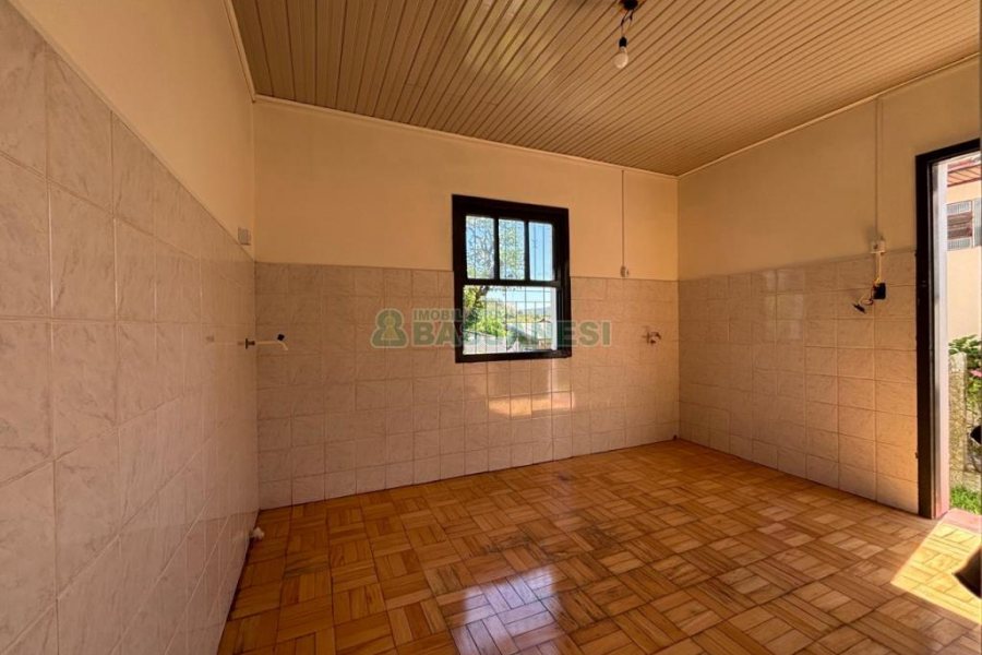 Casa com 52m², 2 dormitórios, no bairro Cruzeiro em Caxias do Sul para Alugar