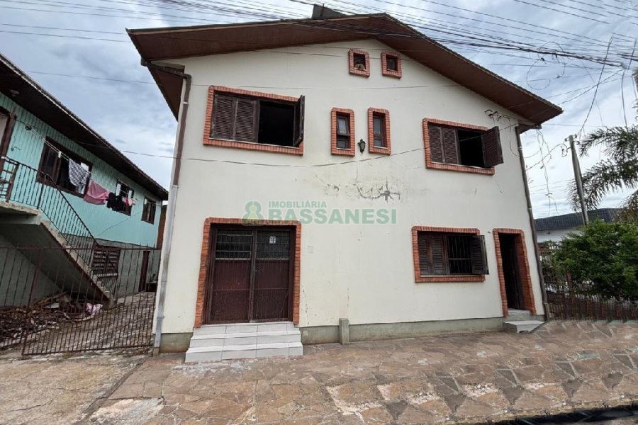 Casa com 120m², 3 dormitórios, 1 vaga, no bairro São José em Caxias do Sul para Alugar