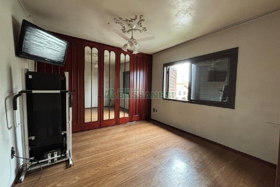 Casa com 120m², 3 dormitórios, 1 vaga, no bairro São José em Caxias do Sul para Alugar