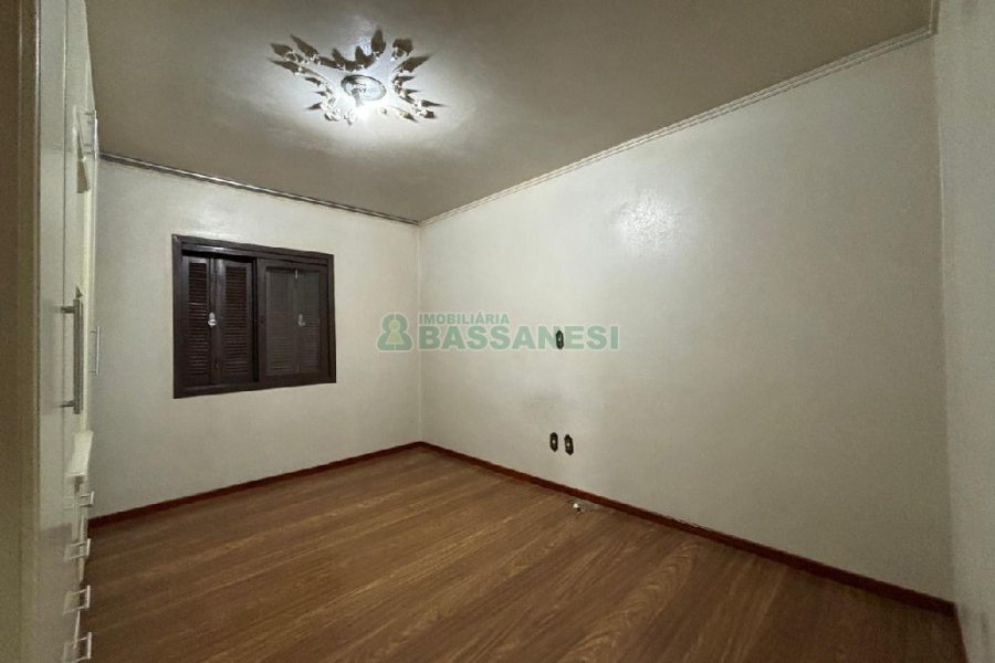 Casa com 120m², 3 dormitórios, 1 vaga, no bairro São José em Caxias do Sul para Alugar