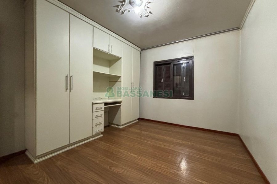 Casa com 120m², 3 dormitórios, 1 vaga, no bairro São José em Caxias do Sul para Alugar