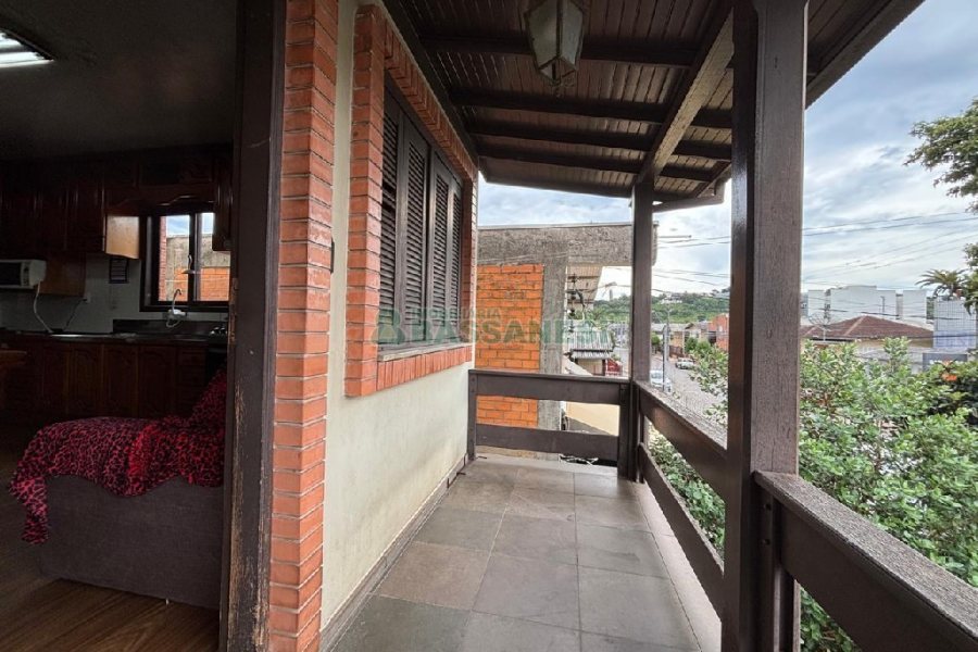 Casa com 120m², 3 dormitórios, 1 vaga, no bairro São José em Caxias do Sul para Alugar