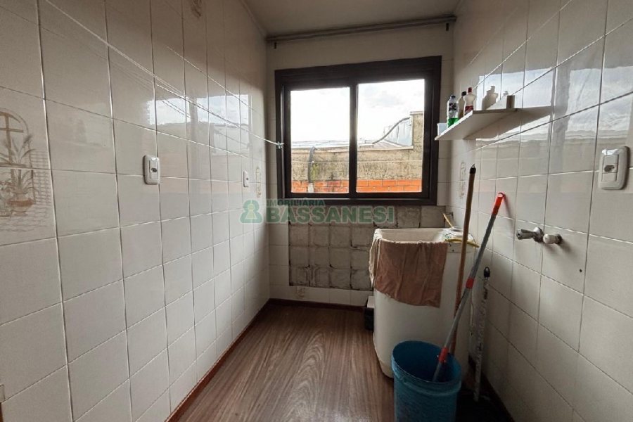 Casa com 120m², 3 dormitórios, 1 vaga, no bairro São José em Caxias do Sul para Alugar