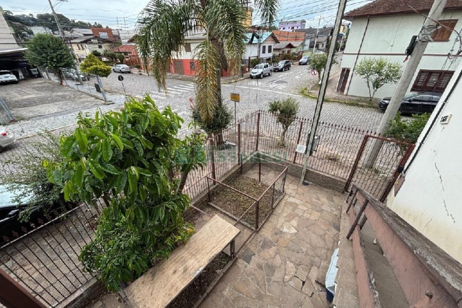 Casa com 120m², 3 dormitórios, 1 vaga, no bairro São José em Caxias do Sul para Alugar