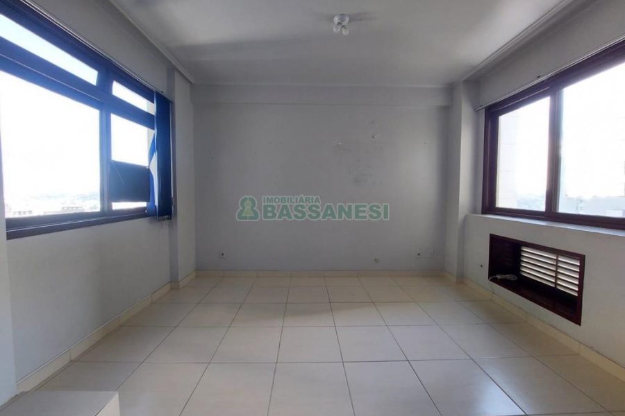 Sala com 32m², no bairro Centro em Caxias do Sul para Alugar