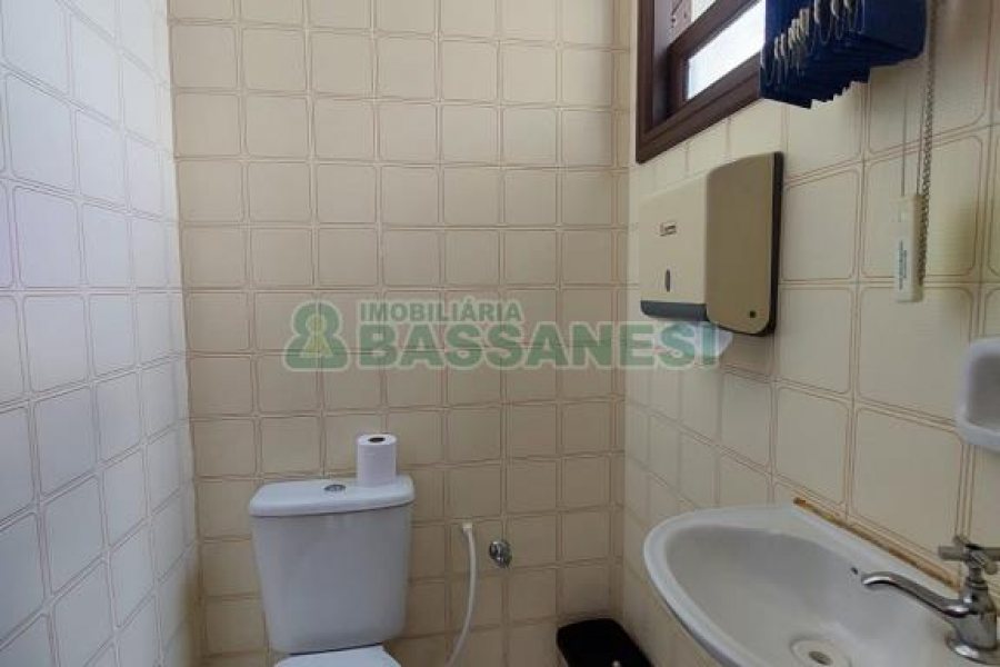 Sala com 32m², no bairro Centro em Caxias do Sul para Alugar