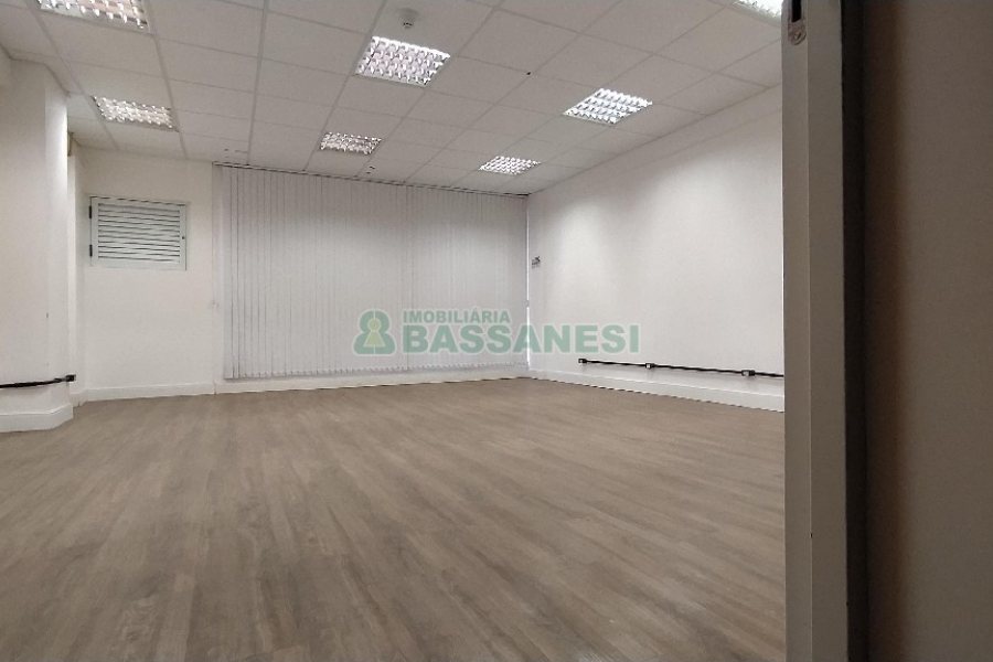 Sala com 516m², no bairro São Pelegrino em Caxias do Sul para Alugar
