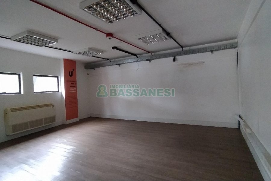 Sala com 516m², no bairro São Pelegrino em Caxias do Sul para Alugar