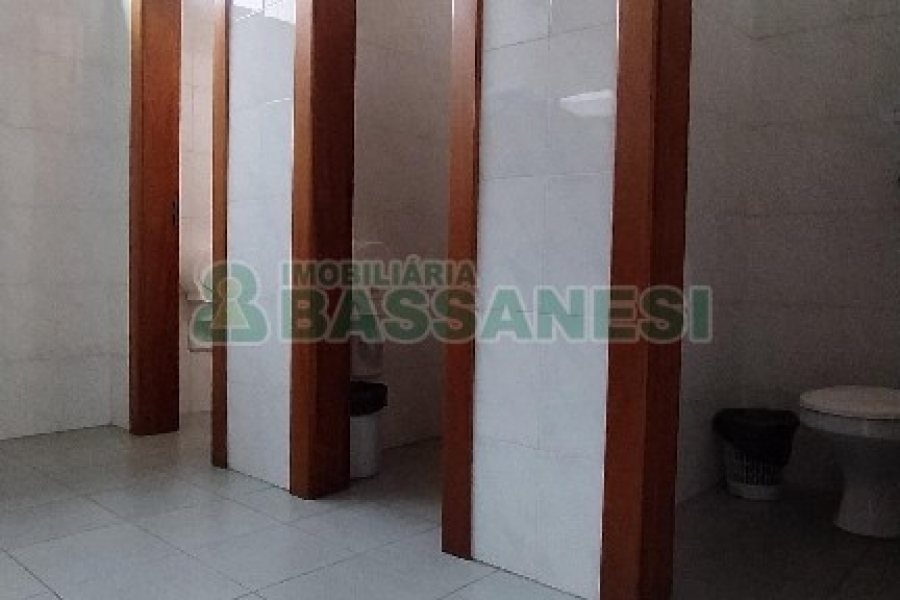 Sala com 516m², no bairro São Pelegrino em Caxias do Sul para Alugar
