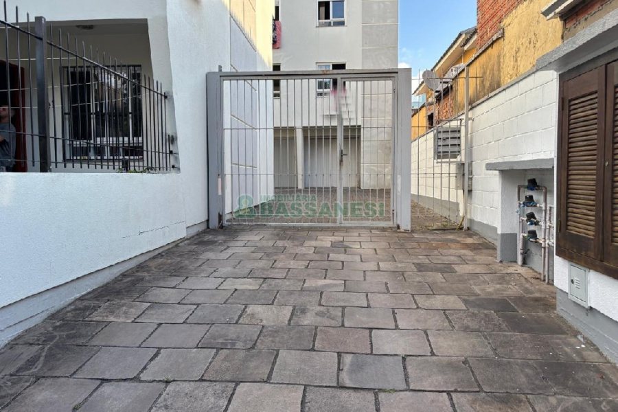 Casa com 110m², 2 dormitórios, 2 vagas, no bairro Ana Rech em Caxias do Sul para Alugar