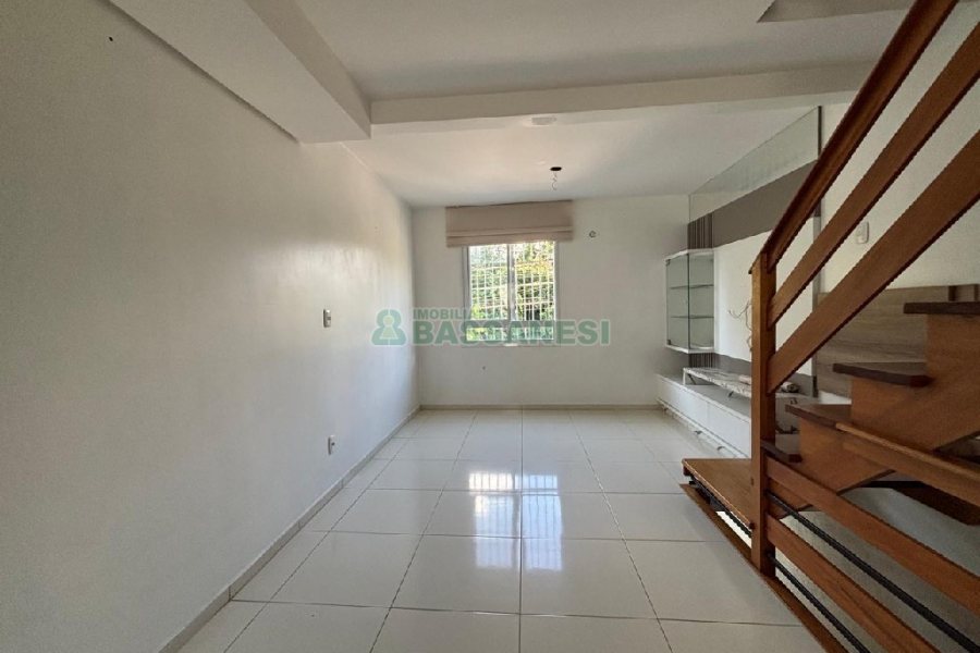 Casa com 110m², 2 dormitórios, 2 vagas, no bairro Ana Rech em Caxias do Sul para Alugar