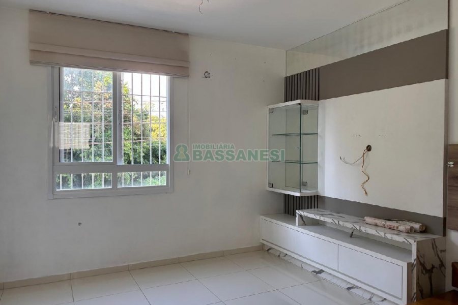 Casa com 110m², 2 dormitórios, 2 vagas, no bairro Ana Rech em Caxias do Sul para Alugar