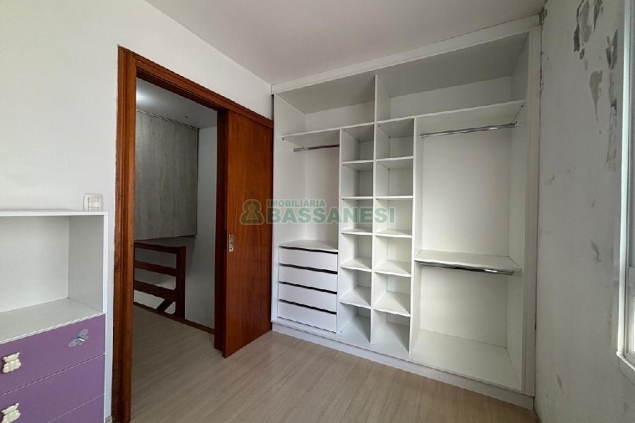 Casa com 110m², 2 dormitórios, 2 vagas, no bairro Ana Rech em Caxias do Sul para Alugar