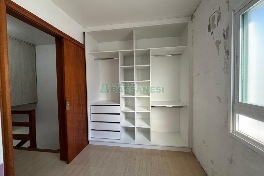 Casa com 110m², 2 dormitórios, 2 vagas, no bairro Ana Rech em Caxias do Sul para Alugar