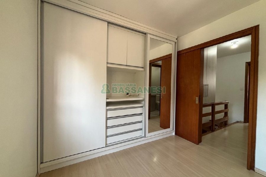 Casa com 110m², 2 dormitórios, 2 vagas, no bairro Ana Rech em Caxias do Sul para Alugar