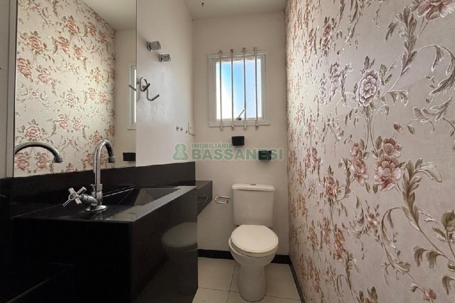 Casa com 110m², 2 dormitórios, 2 vagas, no bairro Ana Rech em Caxias do Sul para Alugar