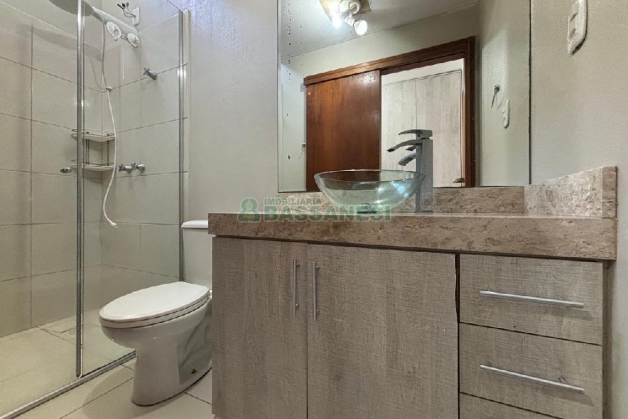 Casa com 110m², 2 dormitórios, 2 vagas, no bairro Ana Rech em Caxias do Sul para Alugar