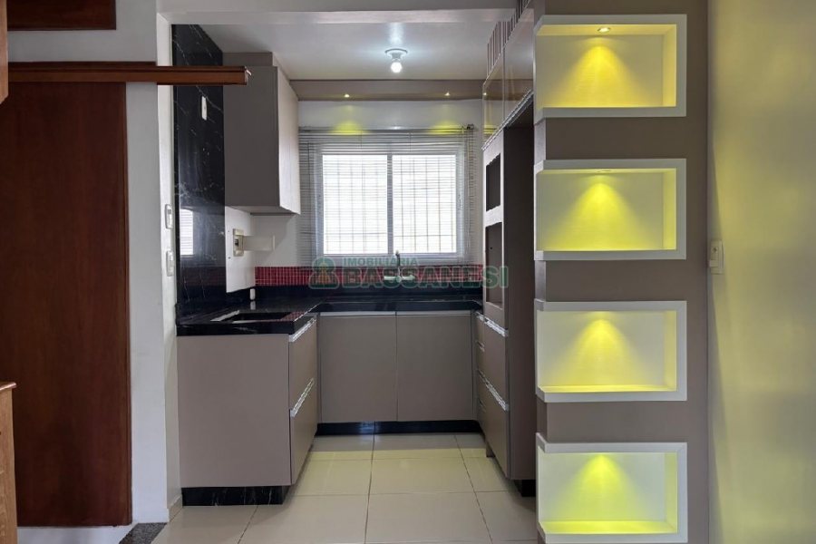 Casa com 110m², 2 dormitórios, 2 vagas, no bairro Ana Rech em Caxias do Sul para Alugar