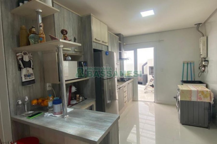 Apartamento com 108m², 2 dormitórios, 2 vagas, no bairro Ana Rech em Caxias do Sul para Comprar