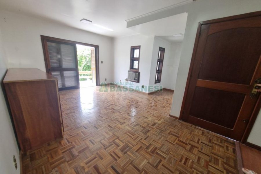 Casa com 230m², 4 dormitórios, 2 vagas, no bairro Colina Sorriso em Caxias do Sul para Alugar