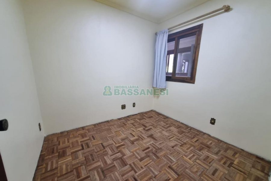 Casa com 230m², 4 dormitórios, 2 vagas, no bairro Colina Sorriso em Caxias do Sul para Alugar