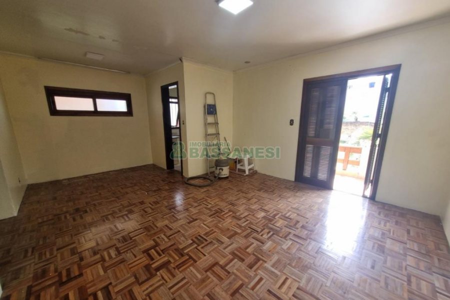 Casa com 230m², 4 dormitórios, 2 vagas, no bairro Colina Sorriso em Caxias do Sul para Alugar