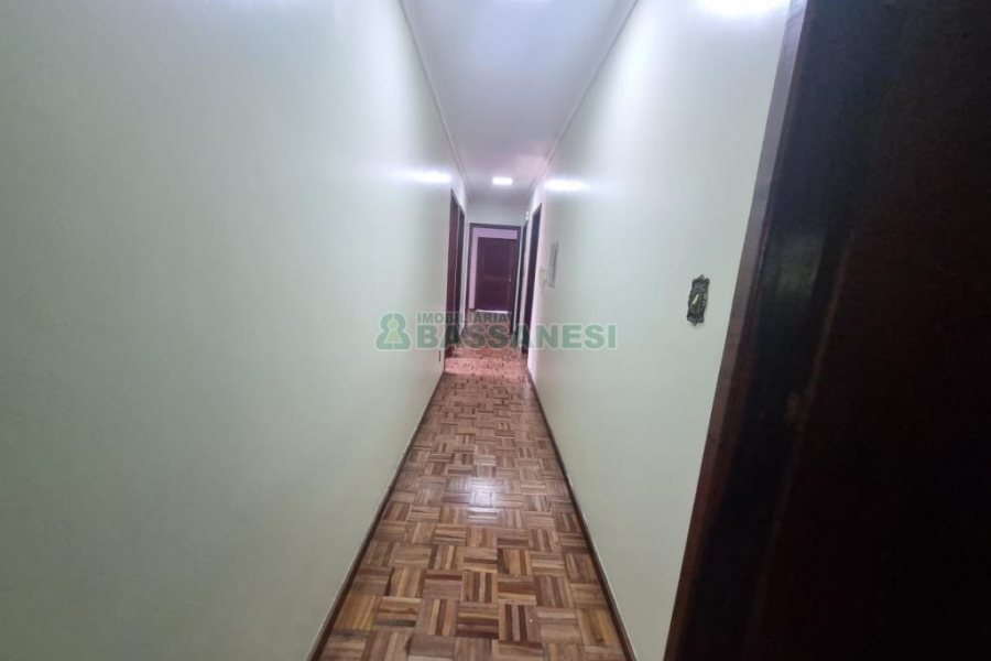 Casa com 230m², 4 dormitórios, 2 vagas, no bairro Colina Sorriso em Caxias do Sul para Alugar