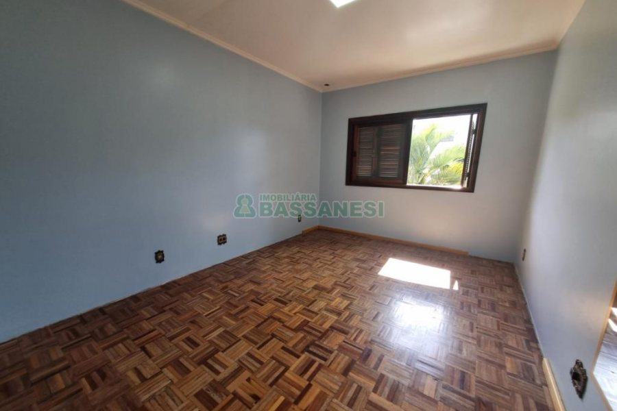 Casa com 230m², 4 dormitórios, 2 vagas, no bairro Colina Sorriso em Caxias do Sul para Alugar