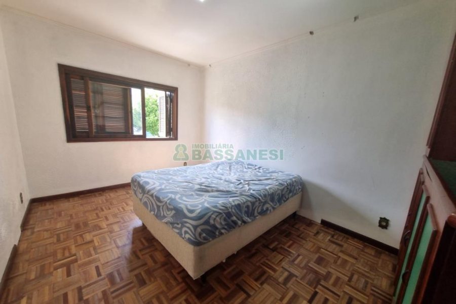 Casa com 230m², 4 dormitórios, 2 vagas, no bairro Colina Sorriso em Caxias do Sul para Alugar