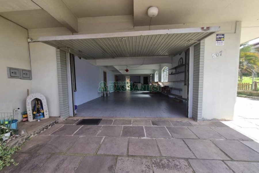 Casa com 230m², 4 dormitórios, 2 vagas, no bairro Colina Sorriso em Caxias do Sul para Alugar