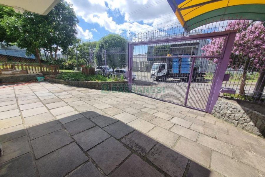 Casa com 230m², 4 dormitórios, 2 vagas, no bairro Colina Sorriso em Caxias do Sul para Alugar