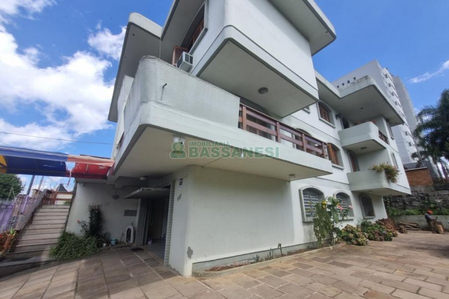 Casa com 230m², 4 dormitórios, 2 vagas, no bairro Colina Sorriso em Caxias do Sul para Alugar