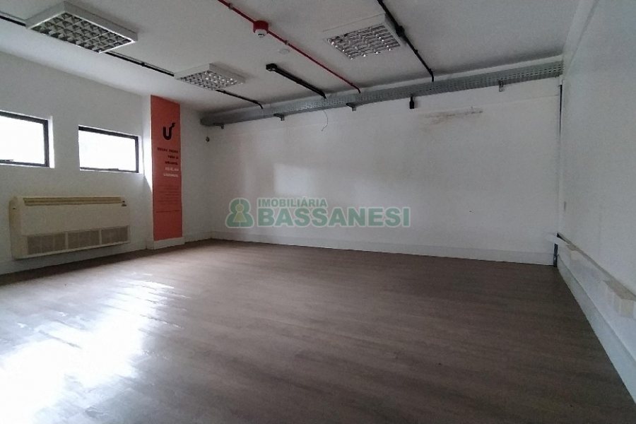 Sala com 516m², no bairro São Pelegrino em Caxias do Sul para Alugar