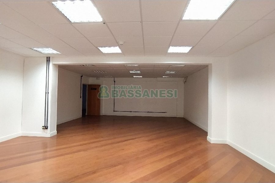 Sala com 516m², no bairro São Pelegrino em Caxias do Sul para Alugar