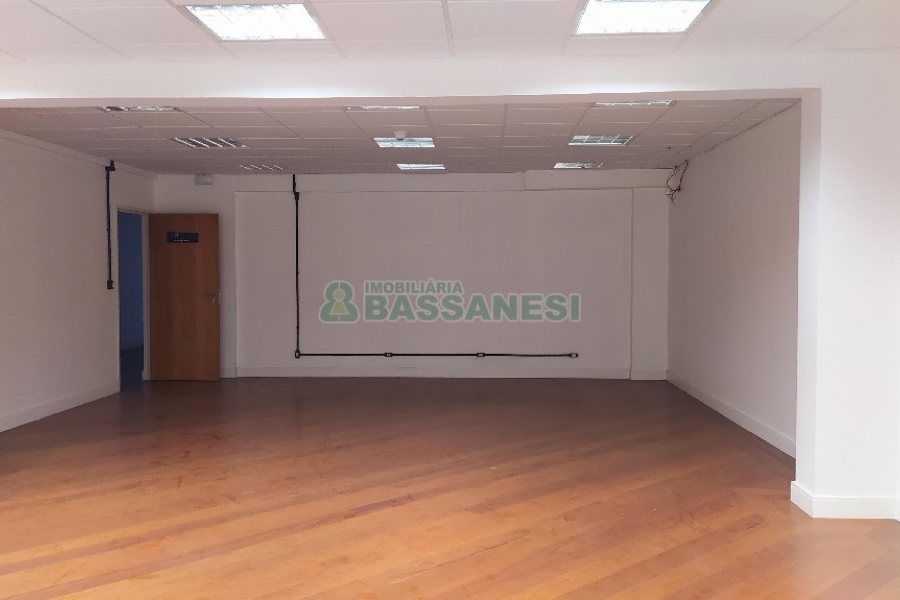 Sala com 516m², no bairro São Pelegrino em Caxias do Sul para Alugar