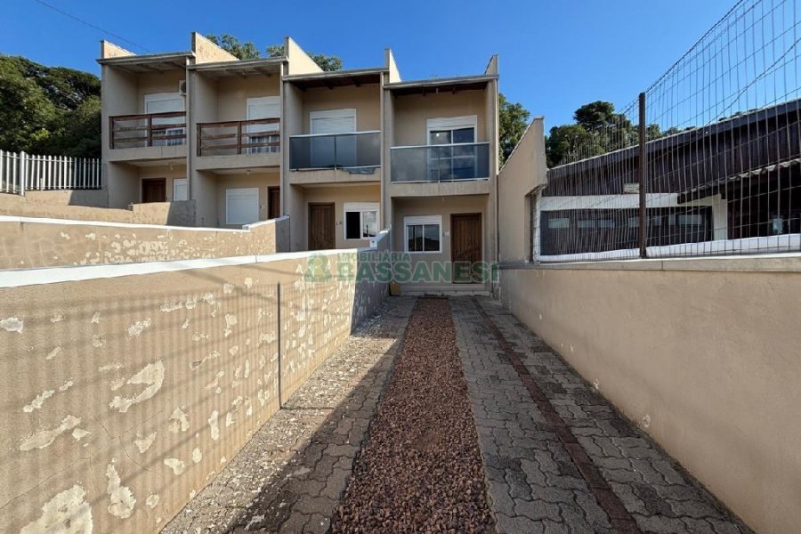 Sobrado com 84m², 2 dormitórios, no bairro Ana Rech em Caxias do Sul para Alugar