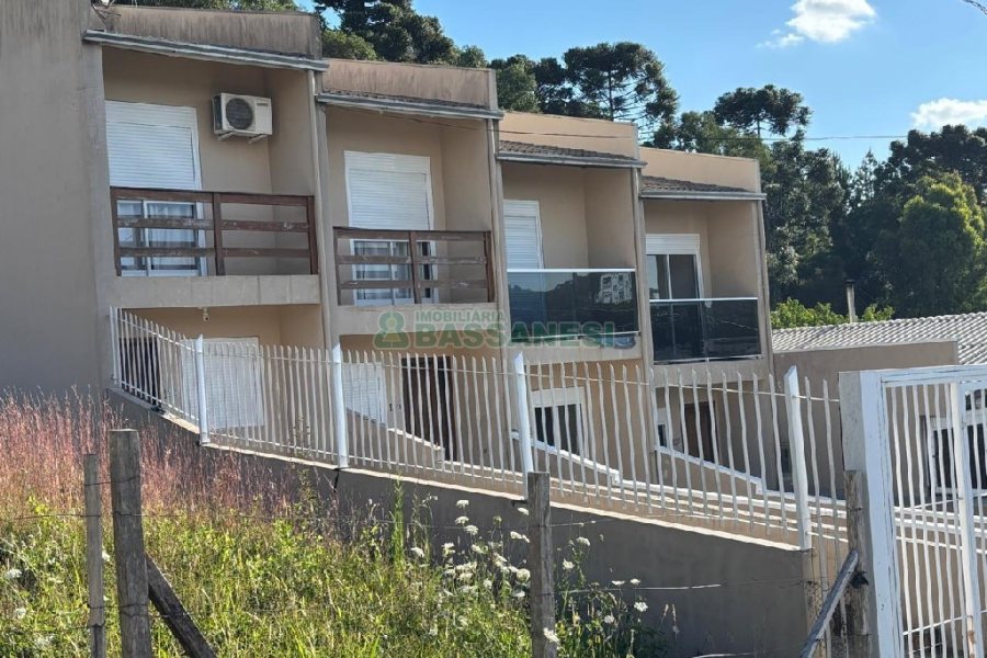 Sobrado com 84m², 2 dormitórios, no bairro Ana Rech em Caxias do Sul para Alugar