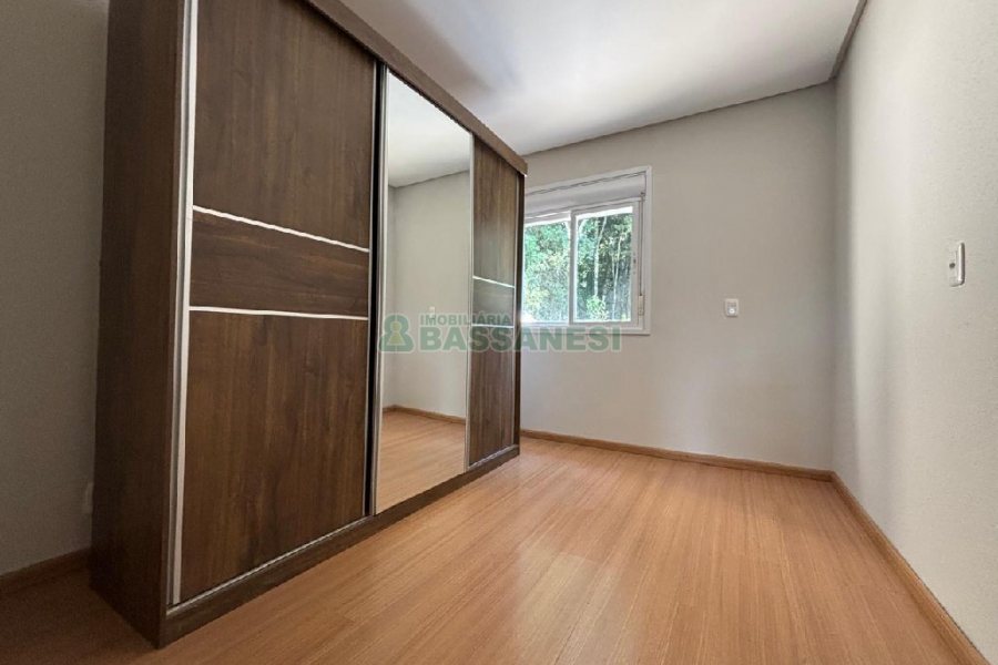 Sobrado com 84m², 2 dormitórios, no bairro Ana Rech em Caxias do Sul para Alugar