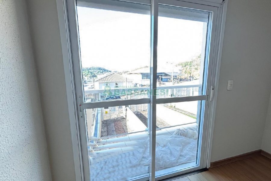 Sobrado com 84m², 2 dormitórios, no bairro Ana Rech em Caxias do Sul para Alugar