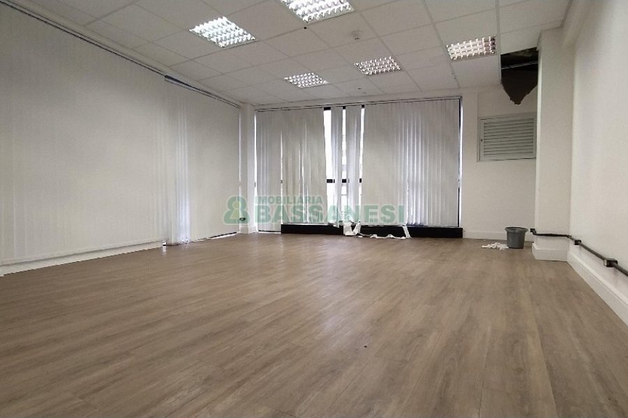 Sala com 399m², no bairro São Pelegrino em Caxias do Sul para Alugar