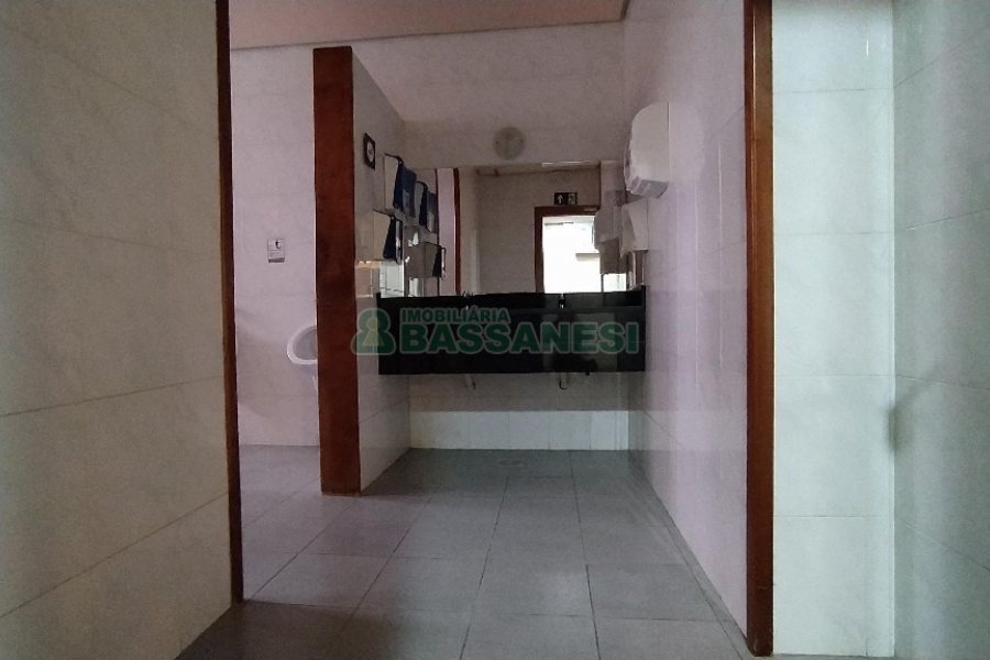 Sala com 399m², no bairro São Pelegrino em Caxias do Sul para Alugar