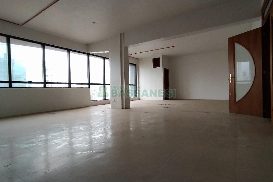 Sala com 516m², no bairro São Pelegrino em Caxias do Sul para Alugar