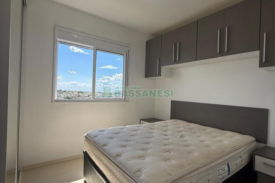 Apto Mobiliado com 67m², 2 dormitórios, 1 vaga, no bairro Parque Oasis em Caxias do Sul para Alugar