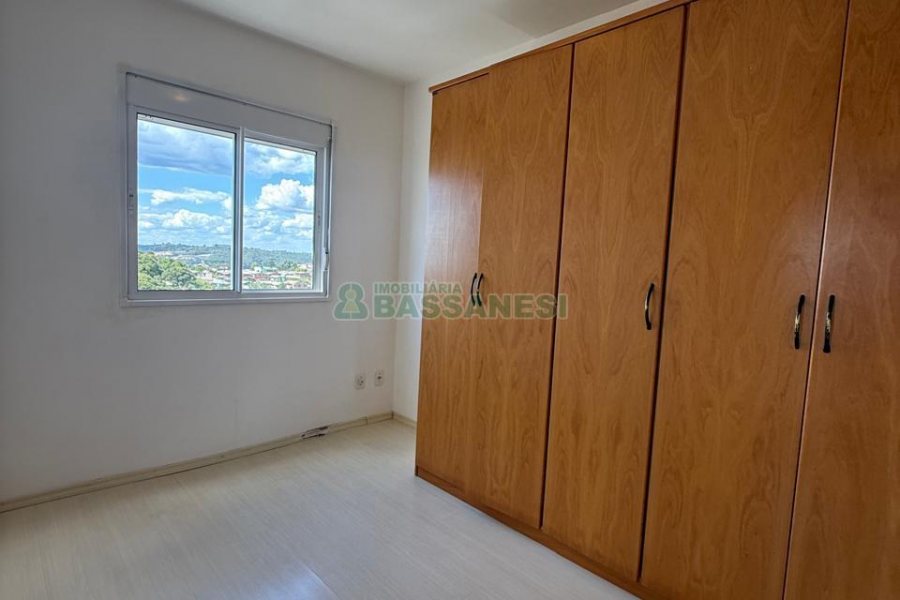 Apto Mobiliado com 67m², 2 dormitórios, 1 vaga, no bairro Parque Oasis em Caxias do Sul para Alugar