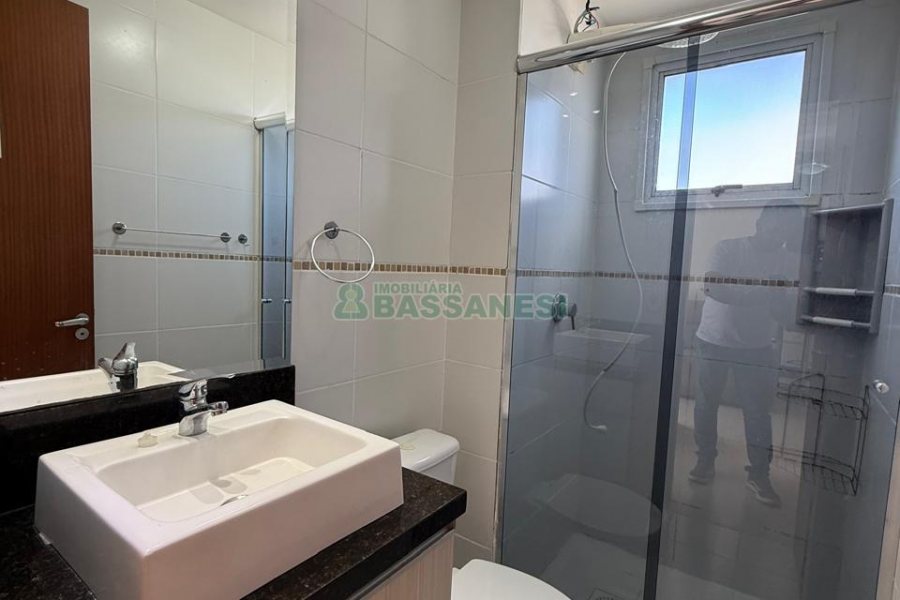 Apto Mobiliado com 67m², 2 dormitórios, 1 vaga, no bairro Parque Oasis em Caxias do Sul para Alugar