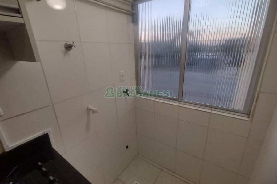 Apartamento com 33m², 1 dormitório, 1 vaga, no bairro São Victor COHAB em Caxias do Sul para Comprar