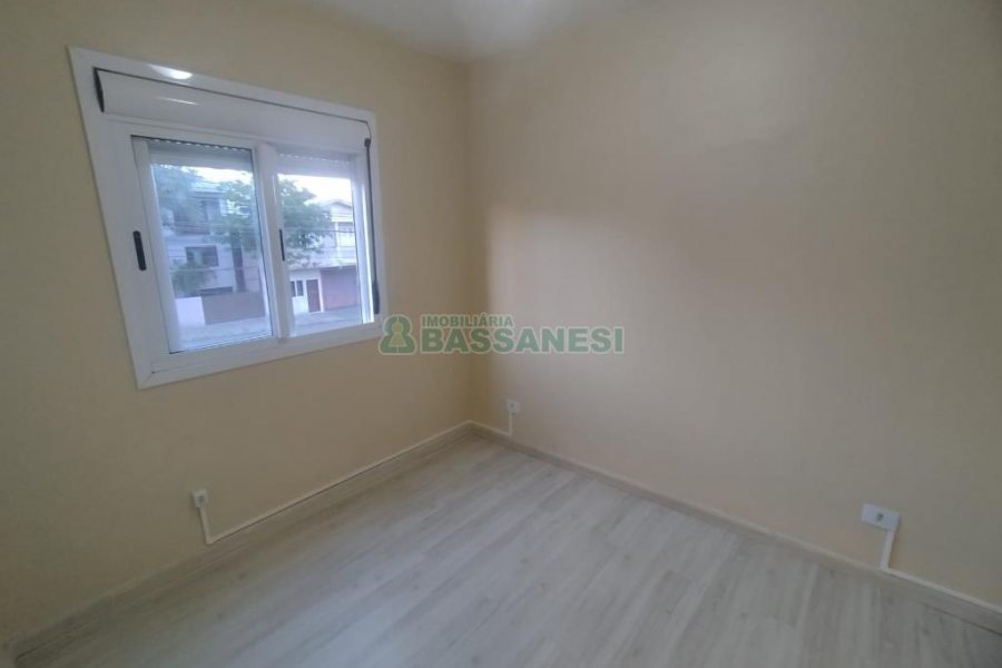 Apartamento com 33m², 1 dormitório, 1 vaga, no bairro São Victor COHAB em Caxias do Sul para Comprar